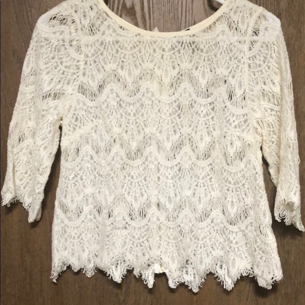 2B Bebe women’s SzM eyelash lace crop blouse.